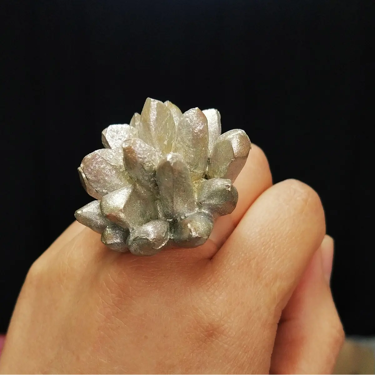 Anillo coro tonos plateados STOCK