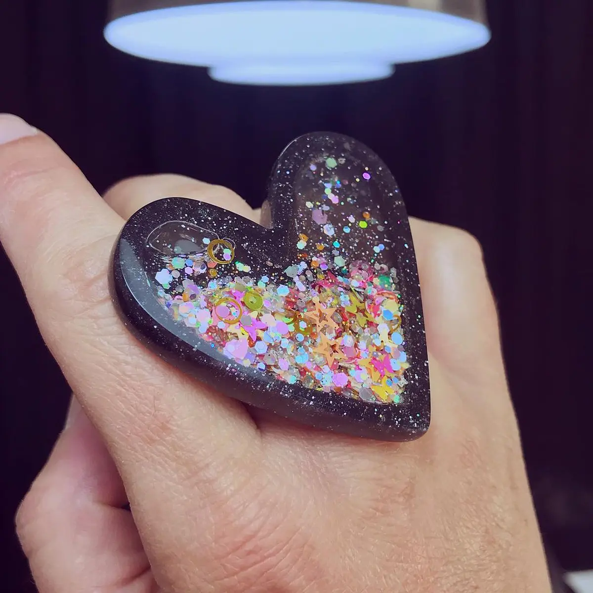 Anillo corazón L confetti y líquido