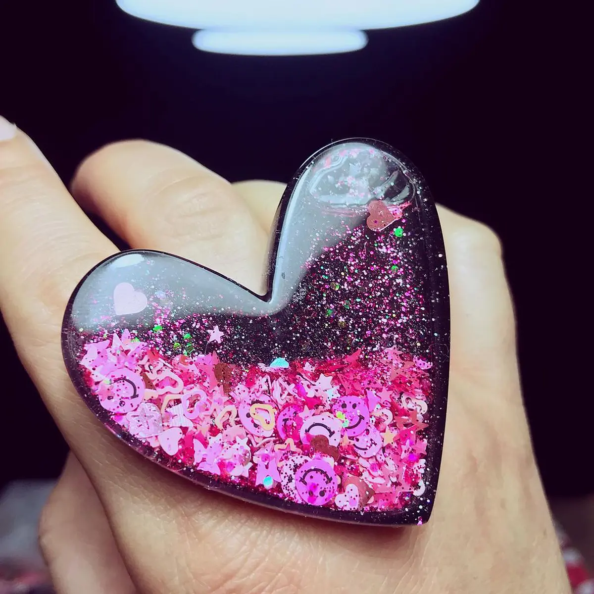 Anillo corazón L confetti fucsia y líquido