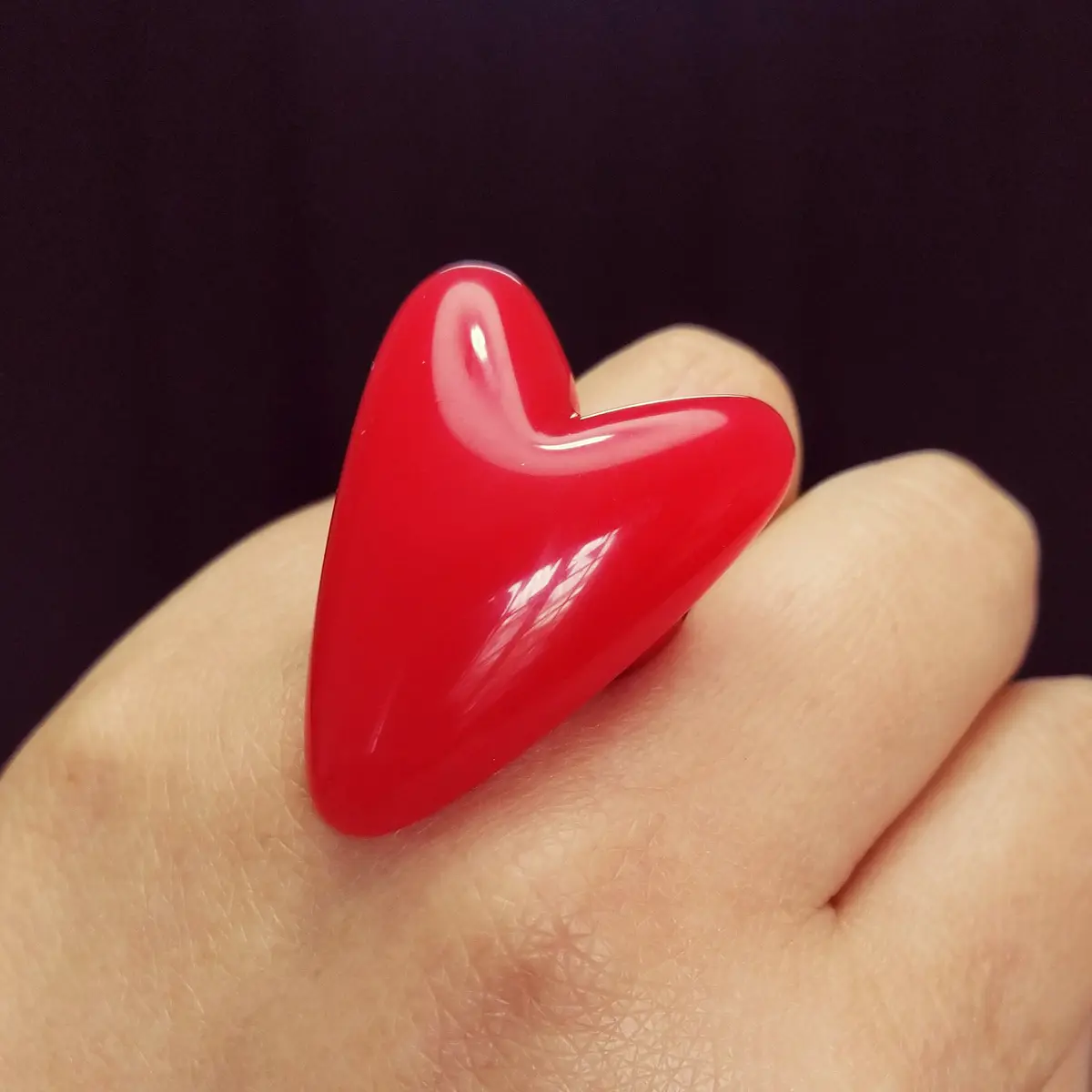 Anillo corazón rojo oscuro STOCK