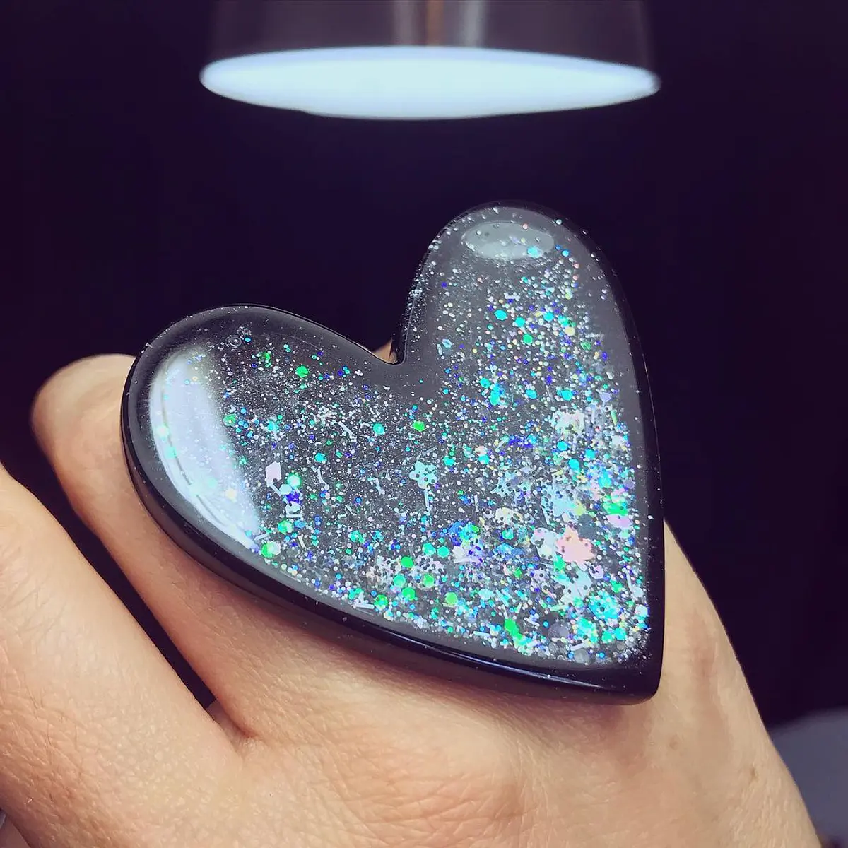 Anillo Corazón XL líquido y brillos tonos turquesas
