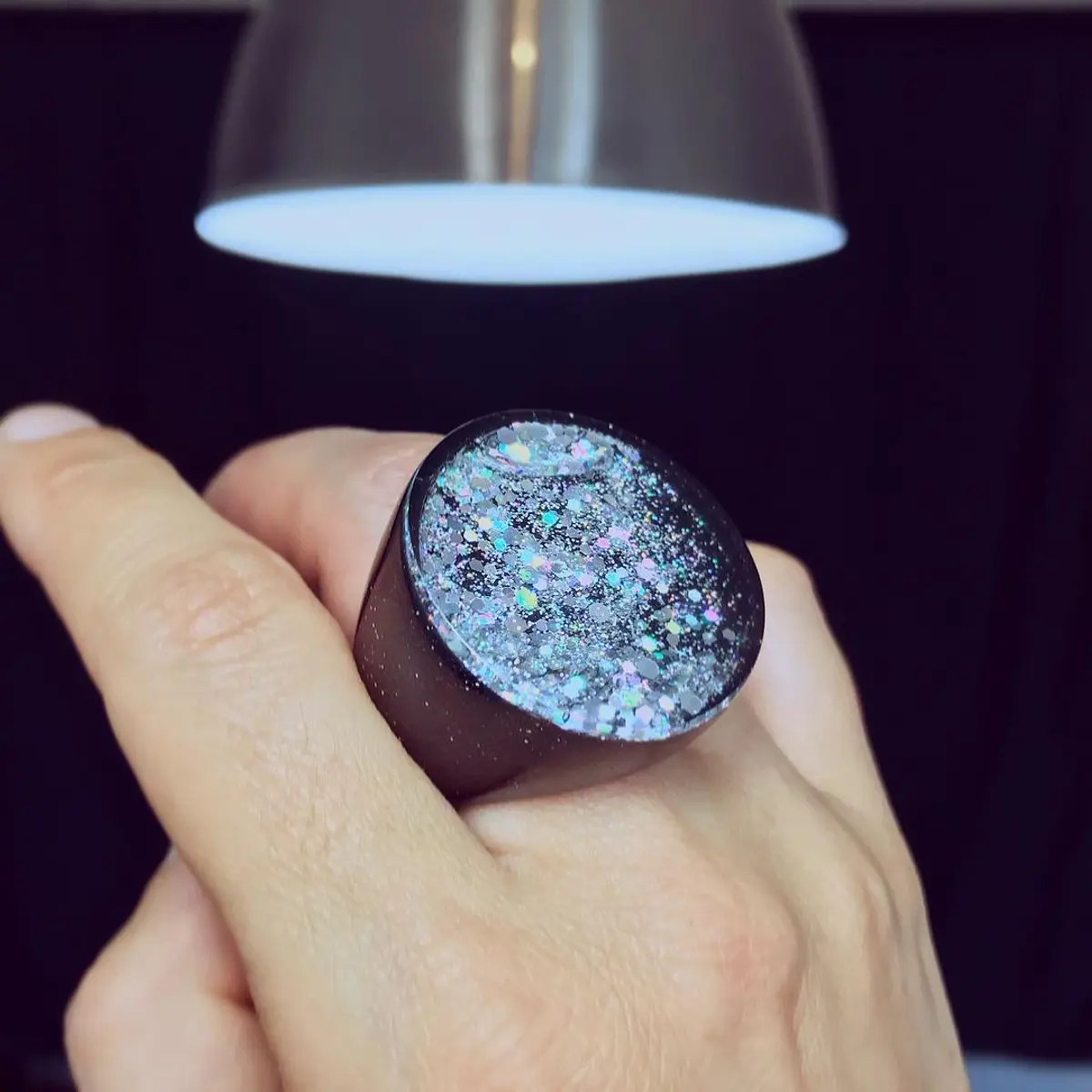 Anillo Dano relleno brillos