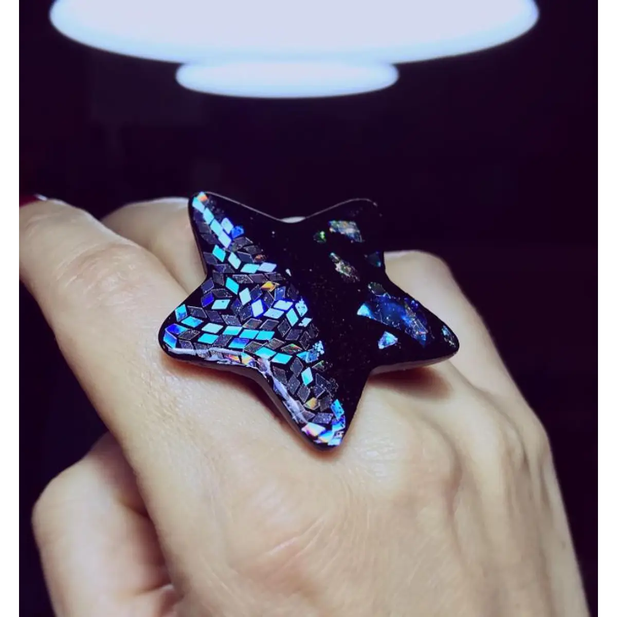 Anillo estrella plana media brillos rombos tornasol