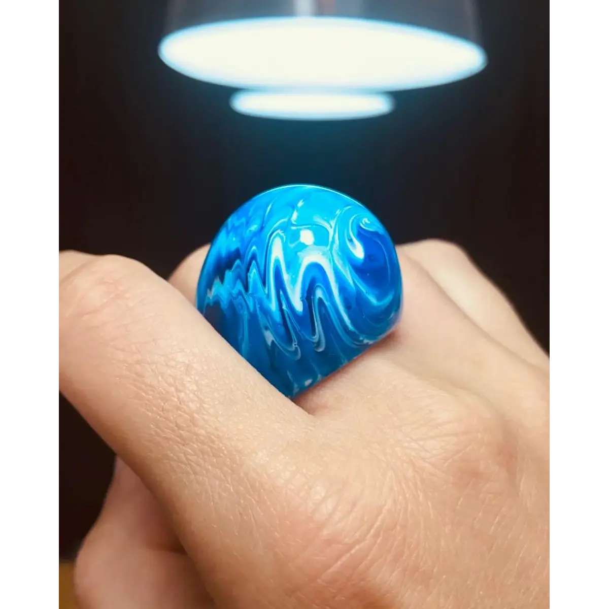 Anillo Kerato marmolado azul y blanco STOCK