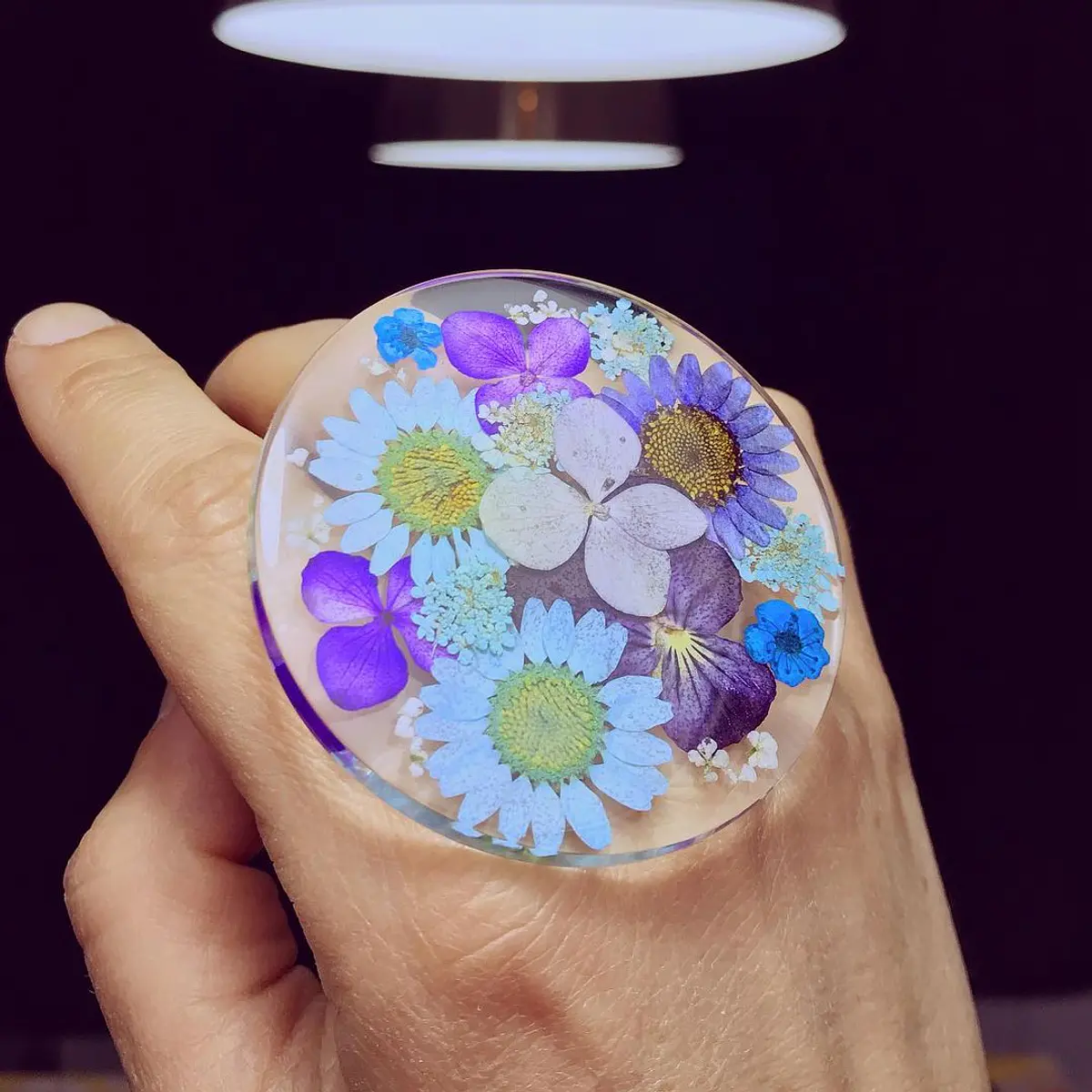 Anillo Tato collage de flores tonos fríos