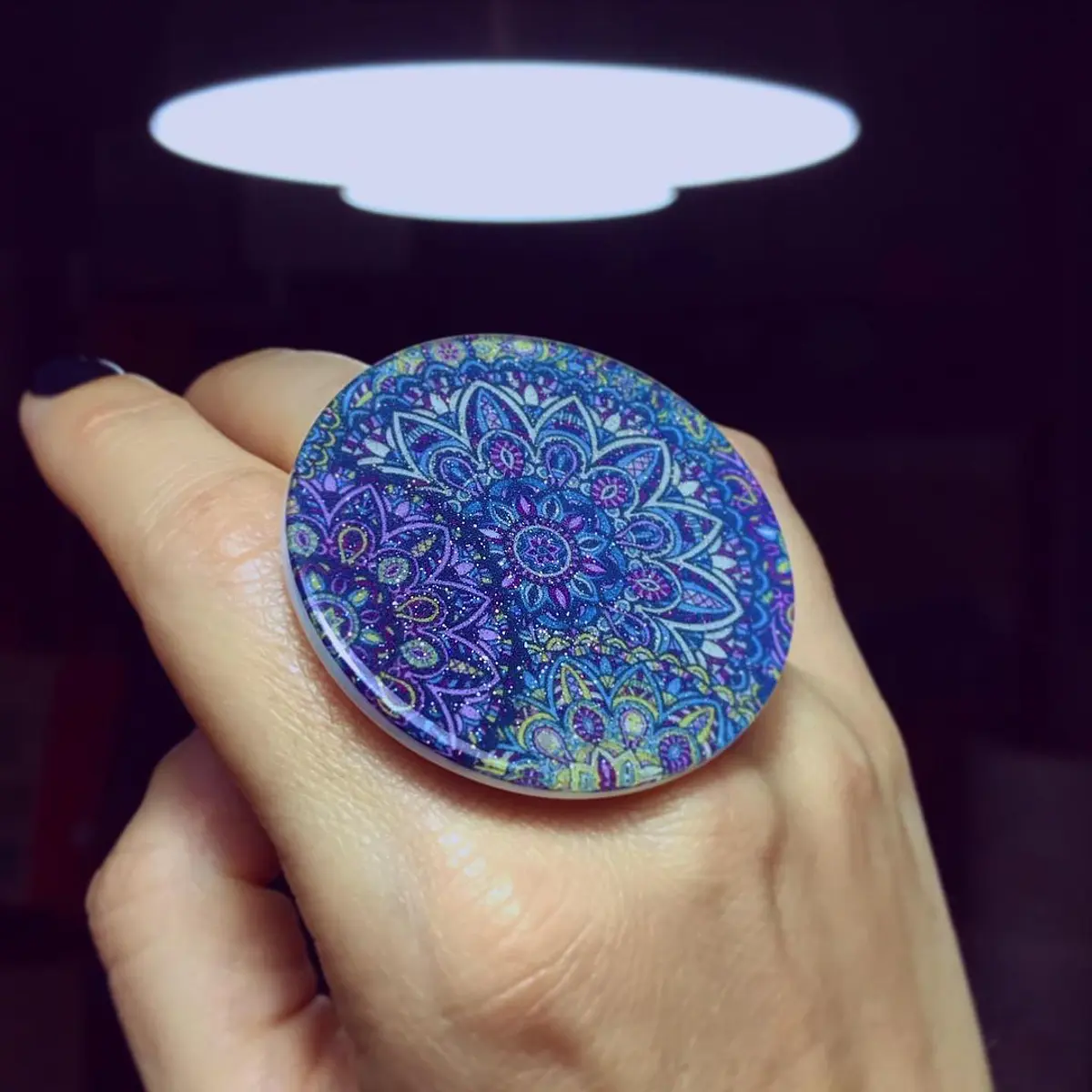 Anillo Tato Mandala tonos morados y violetas