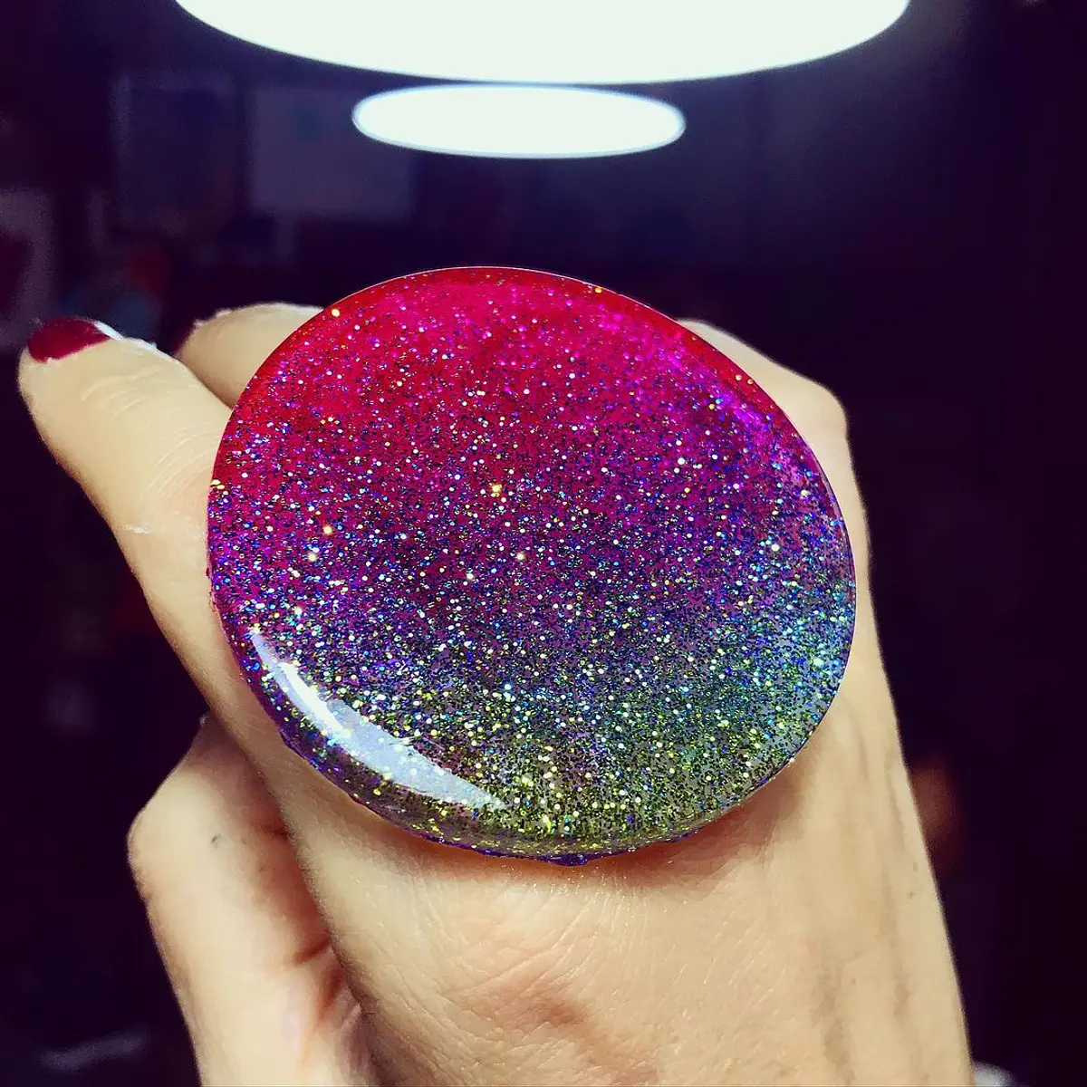 Anillo Tato XL arcoíris base sólida