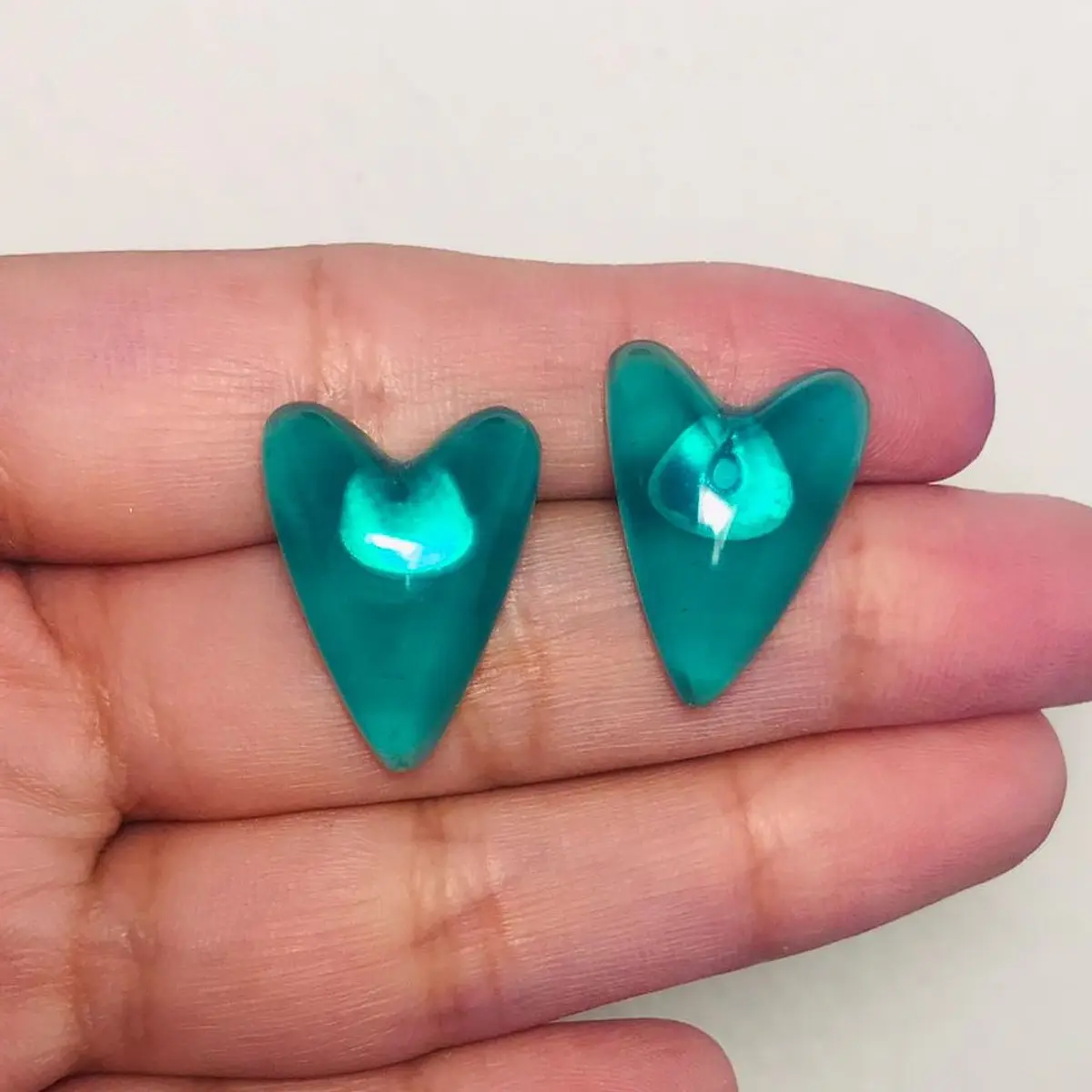 Aritos corazones translúcidos verdes/turquesa STOCK