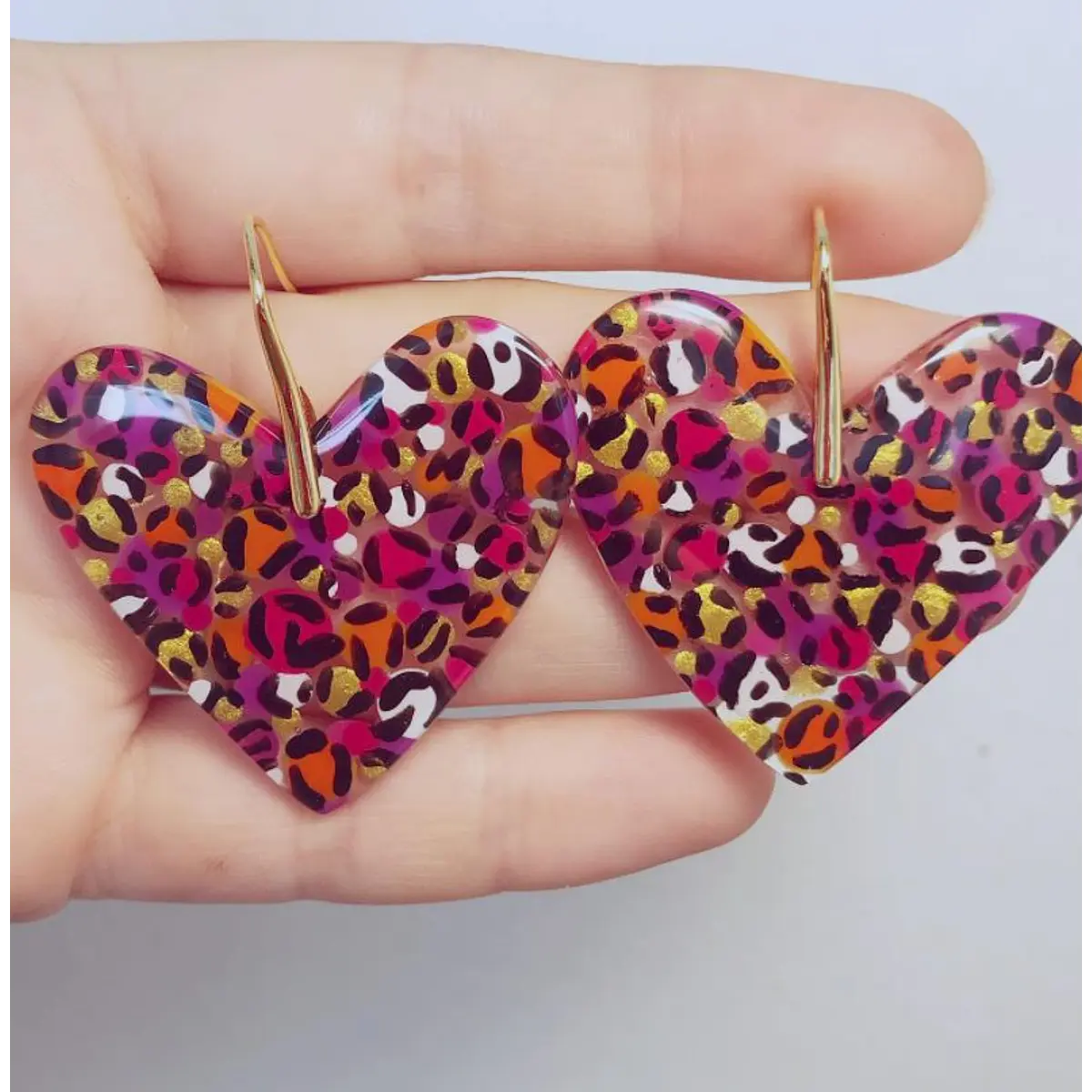 Aros corazón L animal print colores flúor