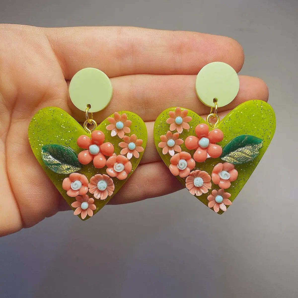 Aros corazón L flores relieve