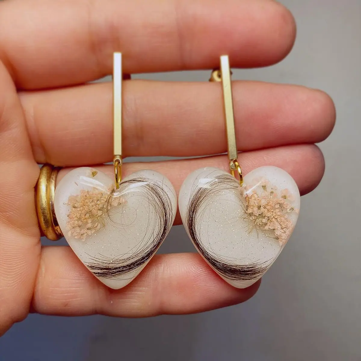 Aros corazones leche materna, cabello y flores