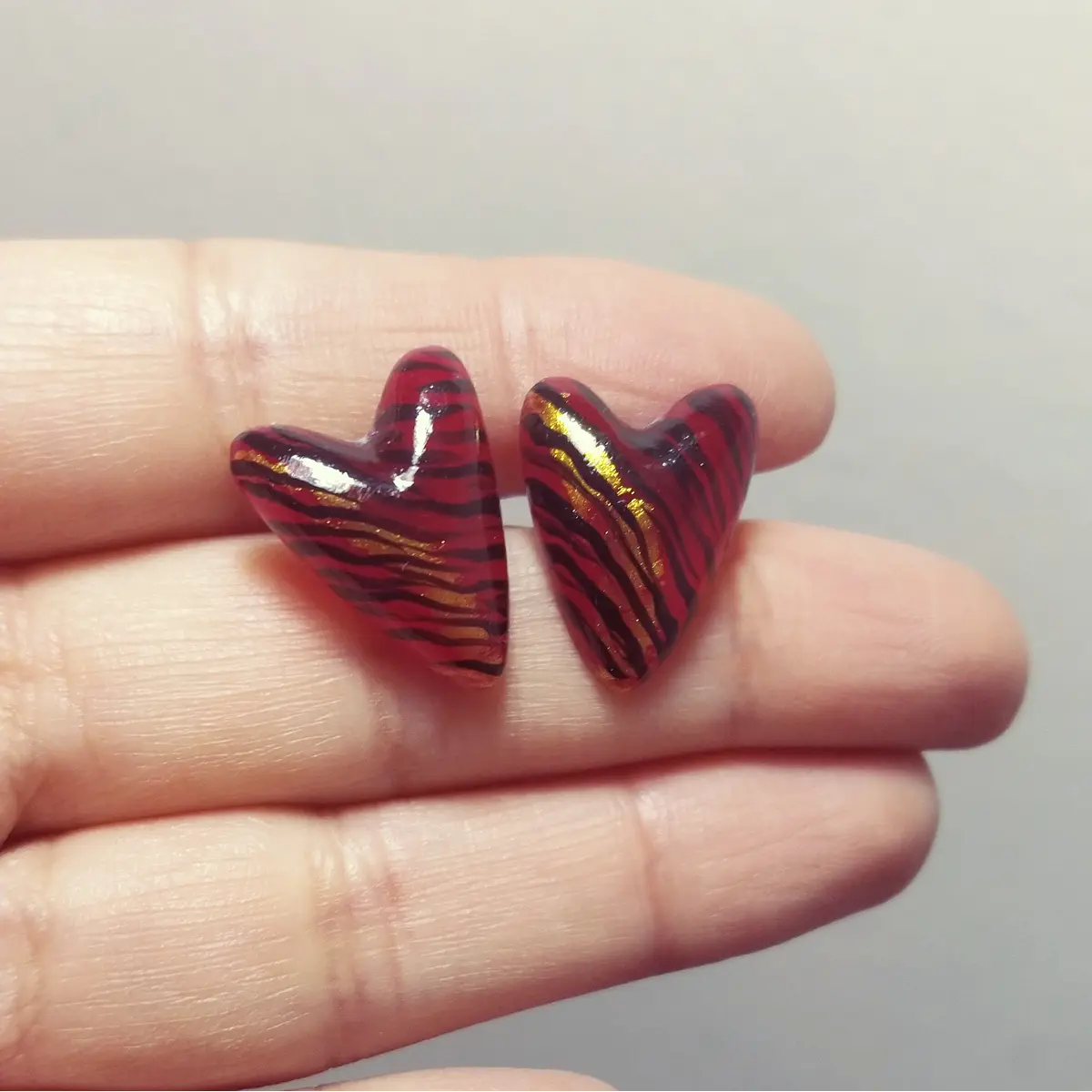 Aros corazones animal print fucsia y dorado STOCK