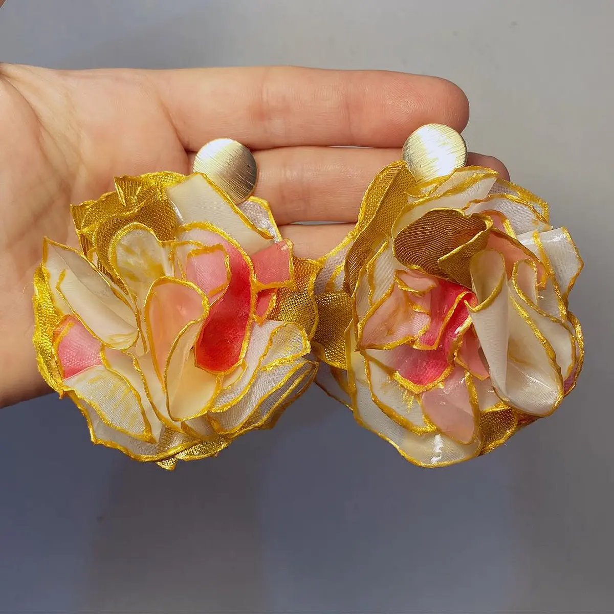 Aros Orgánicos tonos beige, rosas y dorados