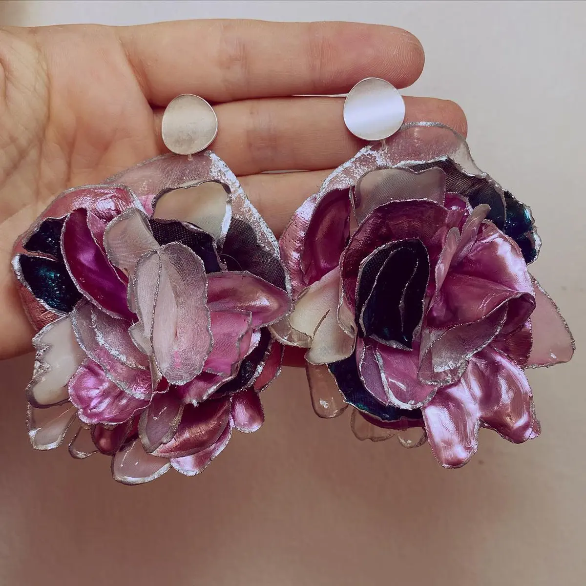 Aros Orgánicos tonos rosa nacar y toques de petróleo
