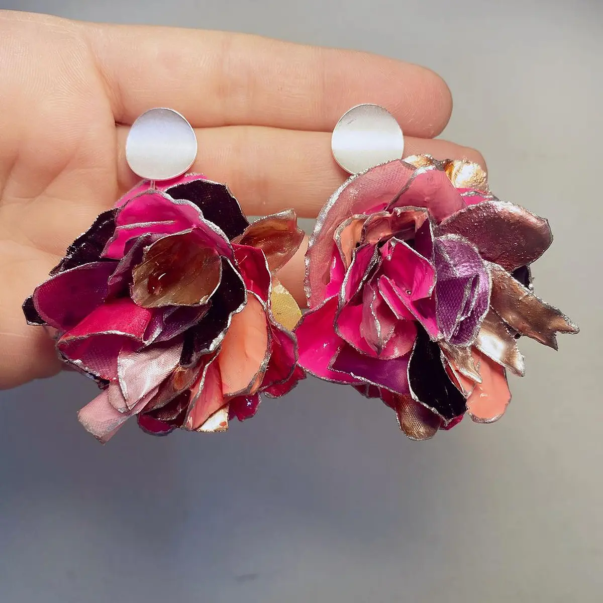 Aros Orgánicos tonos fucsias nacarados y negro