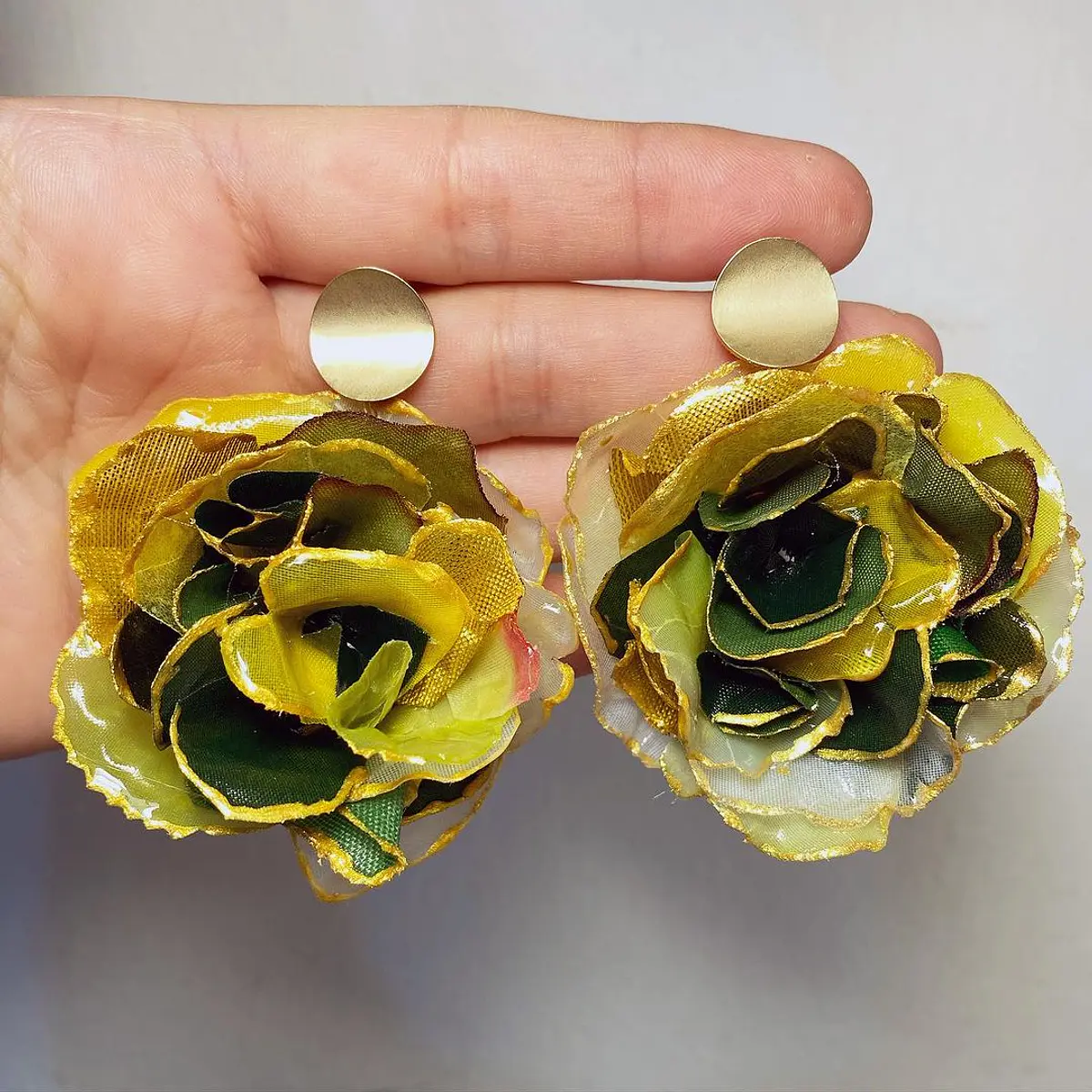 Aros Orgánicos tonos verdes, amarillos y dorados
