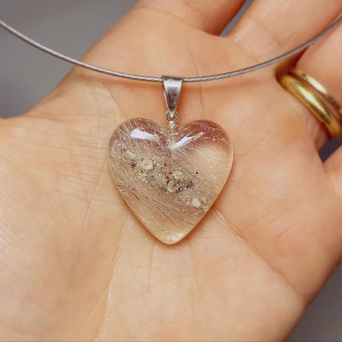 Colgante corazón tesoro cenizas y pelitos